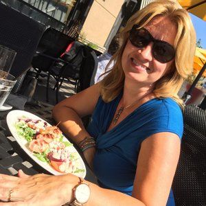 Meet your Posher, Benita